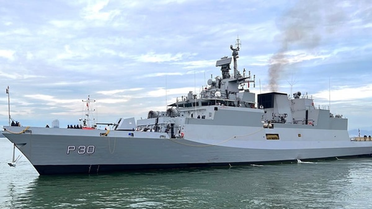 เรือรบอินเดีย INS Delhi เยือนเมืองดานัง