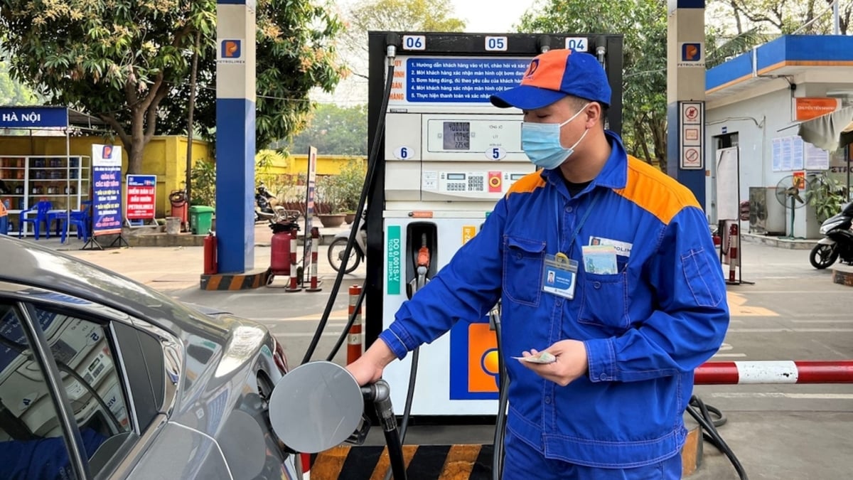 Los precios minoristas de dos productos de gasolina disminuyeron más de 200 VND/litro - Periódico electrónico Cao Bang