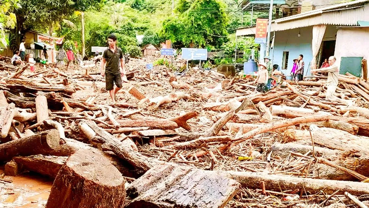 Inondations historiques à Nghe An : mobilisation des forces pour aider les populations à surmonter les dégâts