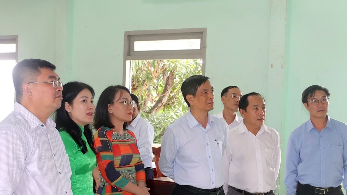 Der Leiter der Abteilung für Propaganda und Massenmobilisierung des Parteikomitees der Provinz Lam Dong arbeitet in der Gemeinde Dong Giang