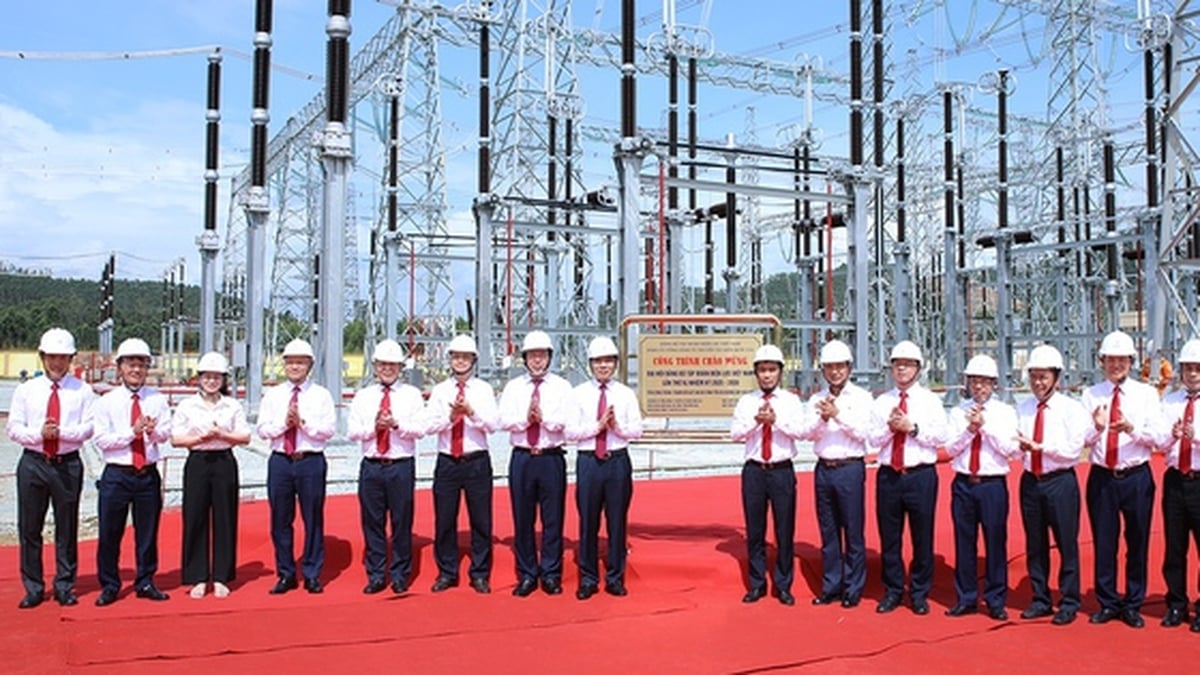 ติดตั้งป้ายประชาสัมพันธ์โครงการต้อนรับการประชุมใหญ่พรรค EVN ครั้งที่ 4