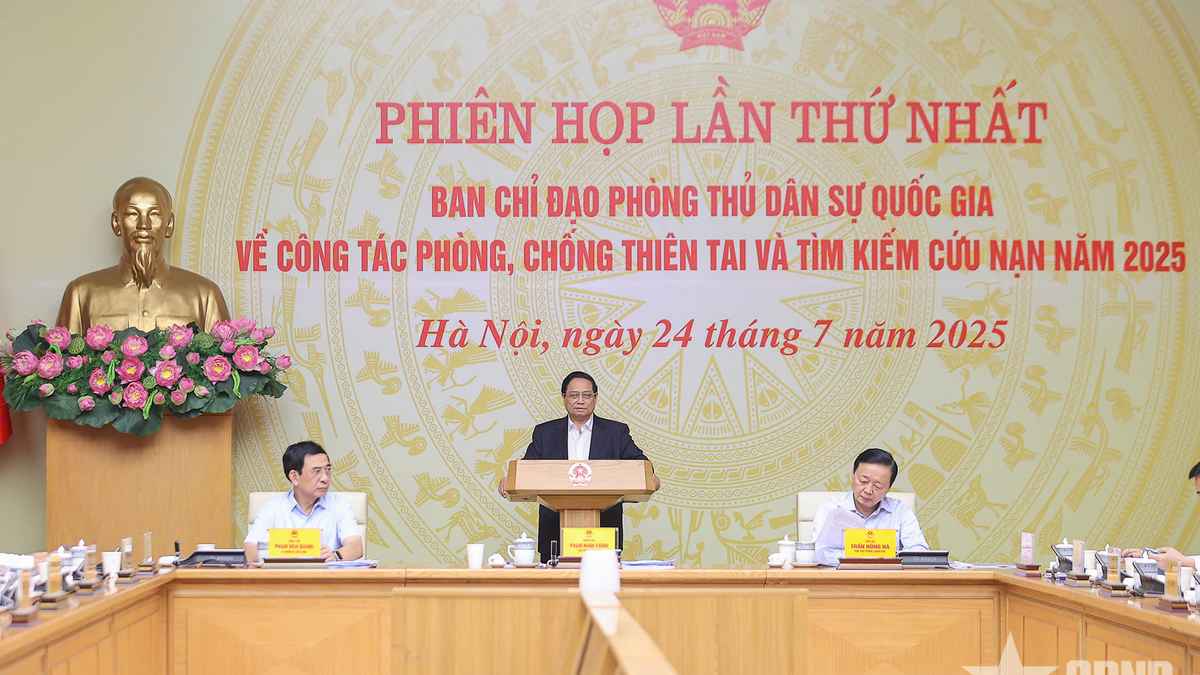 El primer ministro Pham Minh Chinh preside la primera reunión del Comité Directivo Nacional de Defensa Civil.