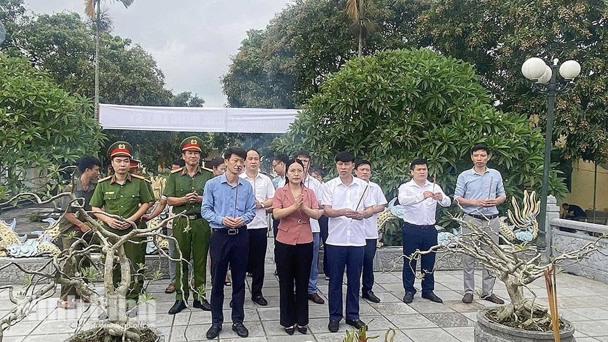 Yen Mo Commune held a ceremony to offer incense to commemorate heroes and martyrs on the occasion of the 78th anniversary of War Invalids and Martyrs Day.