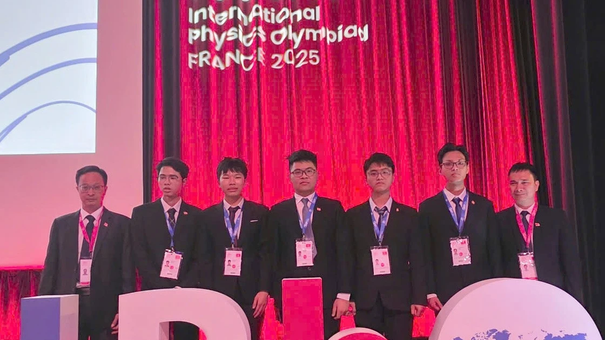 Vietnamese students won 5 medals at the International Physics Olympiad IPhO 2025