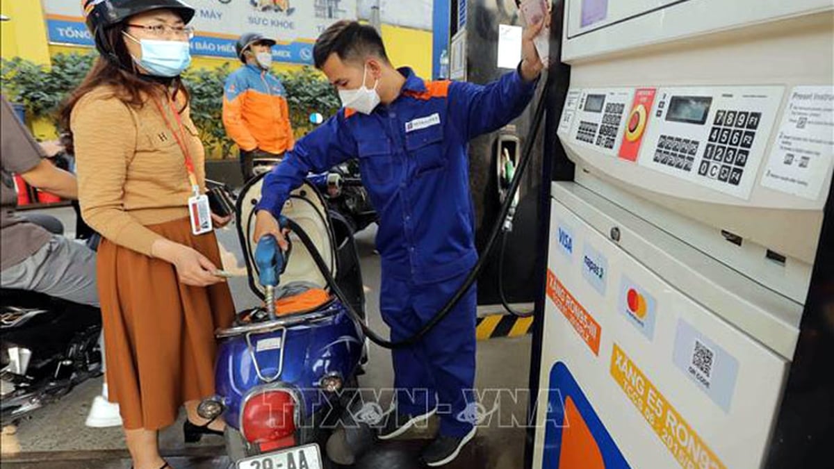 On the afternoon of July 24, gasoline price decreased to 19,279 VND/liter.