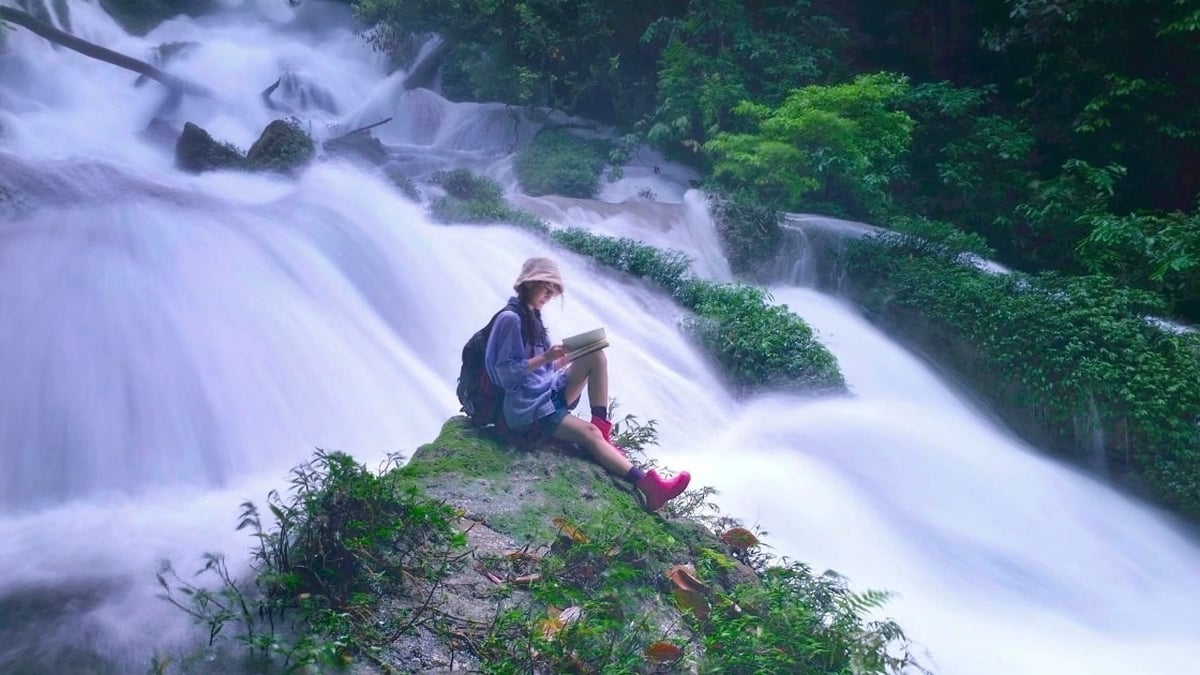 Conquering Nam Luc waterfall, a wild masterpiece in the middle of the Northwest forest