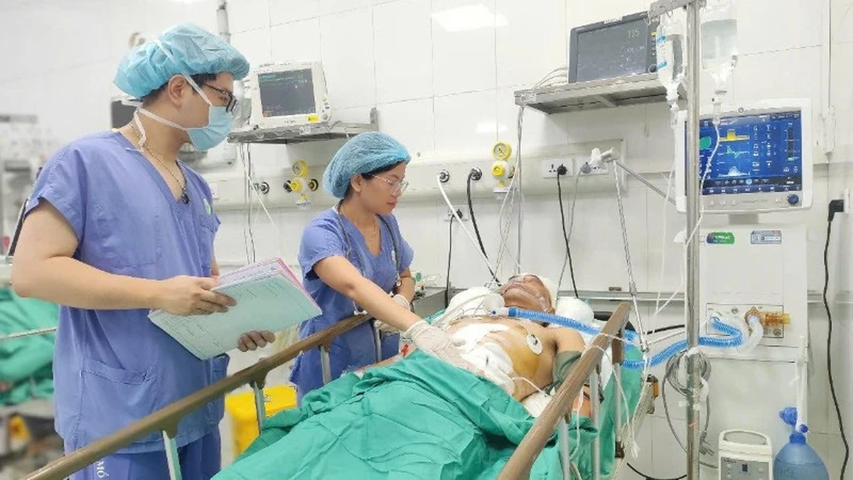 عملية جراحية طارئة لرجل صدمته شاحنة صغيرة في شارع خام ثين