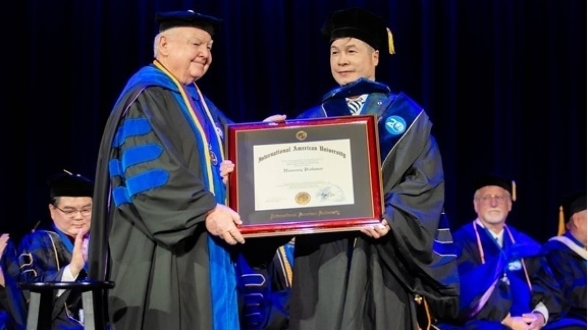 Vietnamese doctor honored and awarded honorary professorship in the US