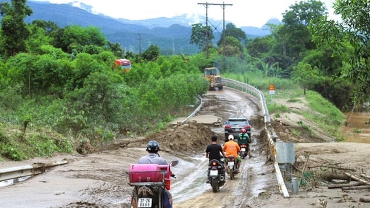 Sekretär des Parteikomitees von Hanoi sendet Kondolenzschreiben an die von Sturm und Überschwemmung betroffenen Menschen in der Provinz Nghe An