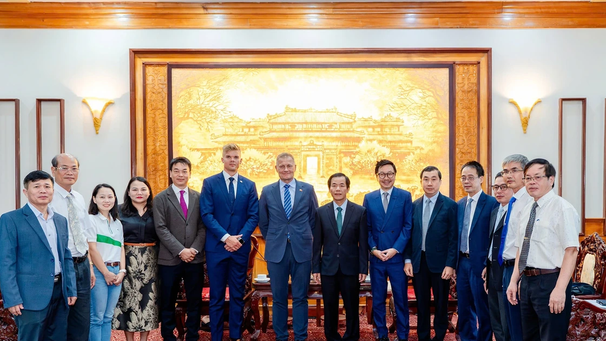 L'ambassadeur du Danemark et les dirigeants de Carlsberg Vietnam ont visité et travaillé avec les dirigeants de la ville de Hue, continuant d'affirmer leur engagement en faveur d'une coopération à long terme et d'un développement durable.