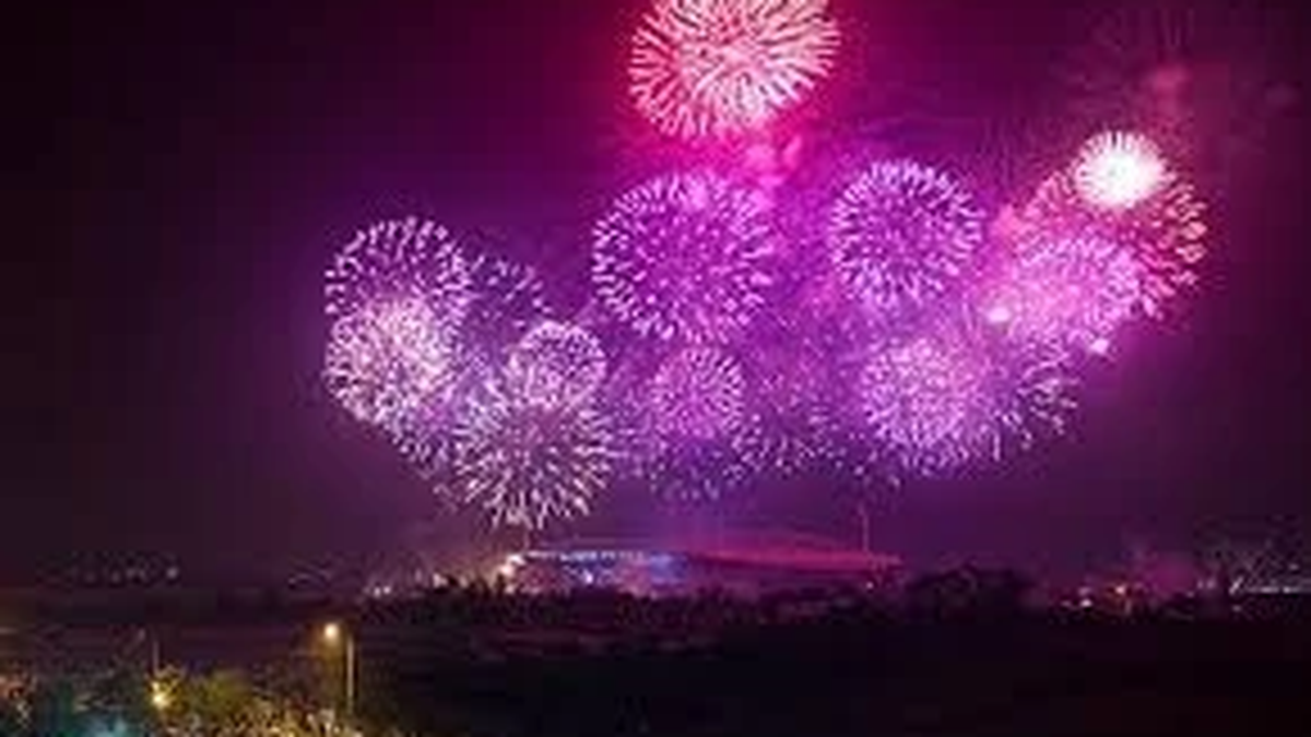 8월 10일 저녁 미딘에서 열린 정치예술 프로그램 '마음 속의 조국' 불꽃놀이