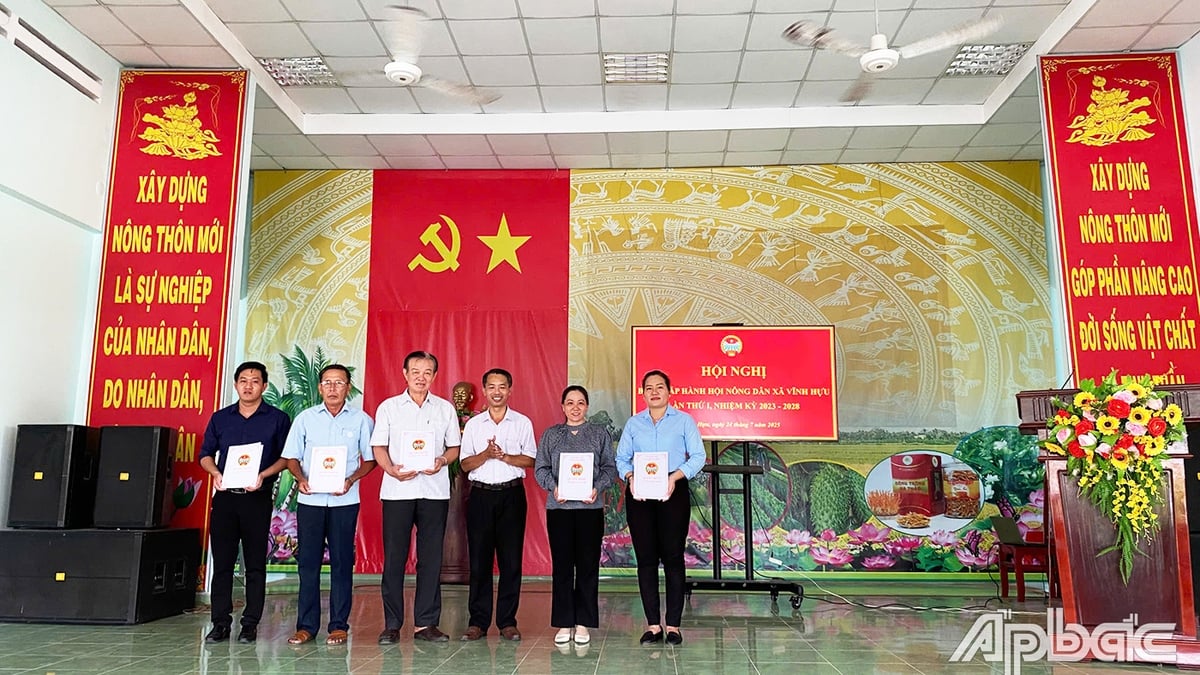កិច្ចប្រជុំលើកទី១ គណៈកម្មាធិការប្រតិបត្តិសមាគមកសិករឃុំ Vinh Huu