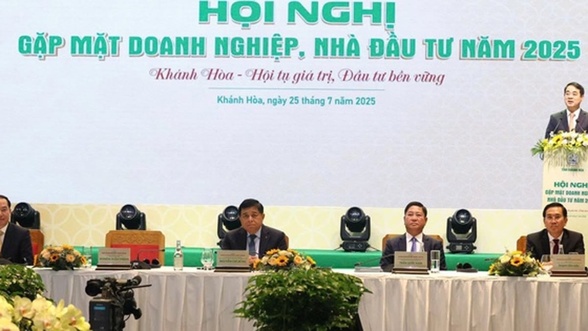 Del 'café de negocios' al crédito de 50.000 billones de VND: Khanh Hoa toma medidas para atraer inversiones a largo plazo