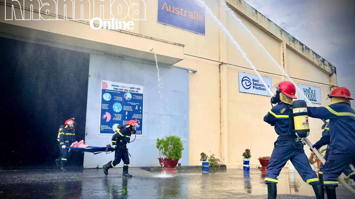Près de 70 personnes ont participé à un exercice de lutte contre les incendies et de sauvetage dans l'entreprise de fruits de mer.