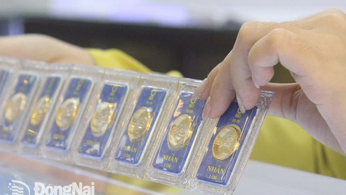 Los precios de los lingotes de oro fluctúan, los precios del combustible fluctúan en direcciones opuestas