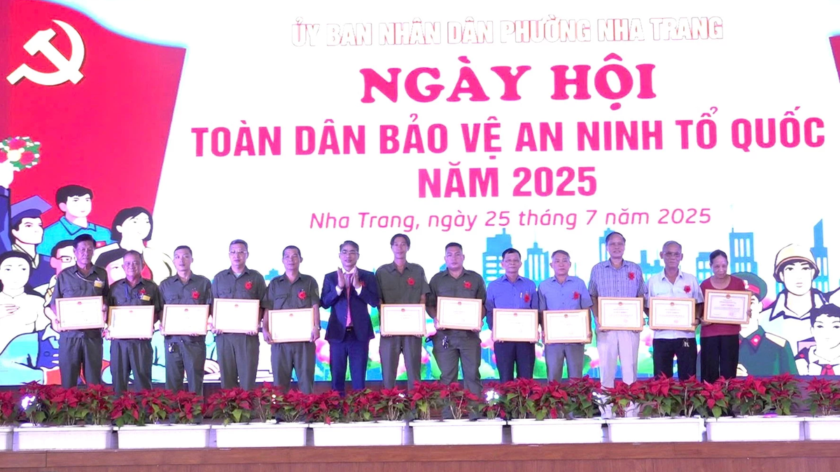 Der Bezirk Nha Trang organisiert einen Nationalfeiertag zum Schutz der nationalen Sicherheit