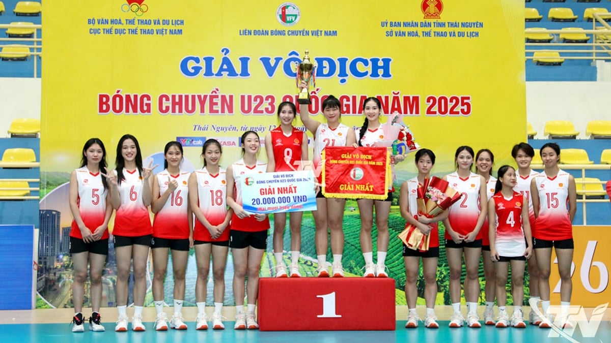Clôture du tournoi national de volley-ball des moins de 23 ans : l'équipe féminine de Thai Nguyen remporte le troisième prix