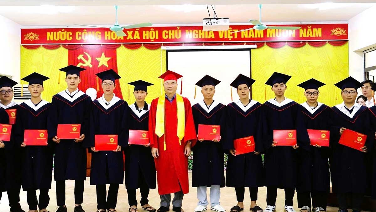 Awarding graduation certificates to students of College K11 and Intermediate K17