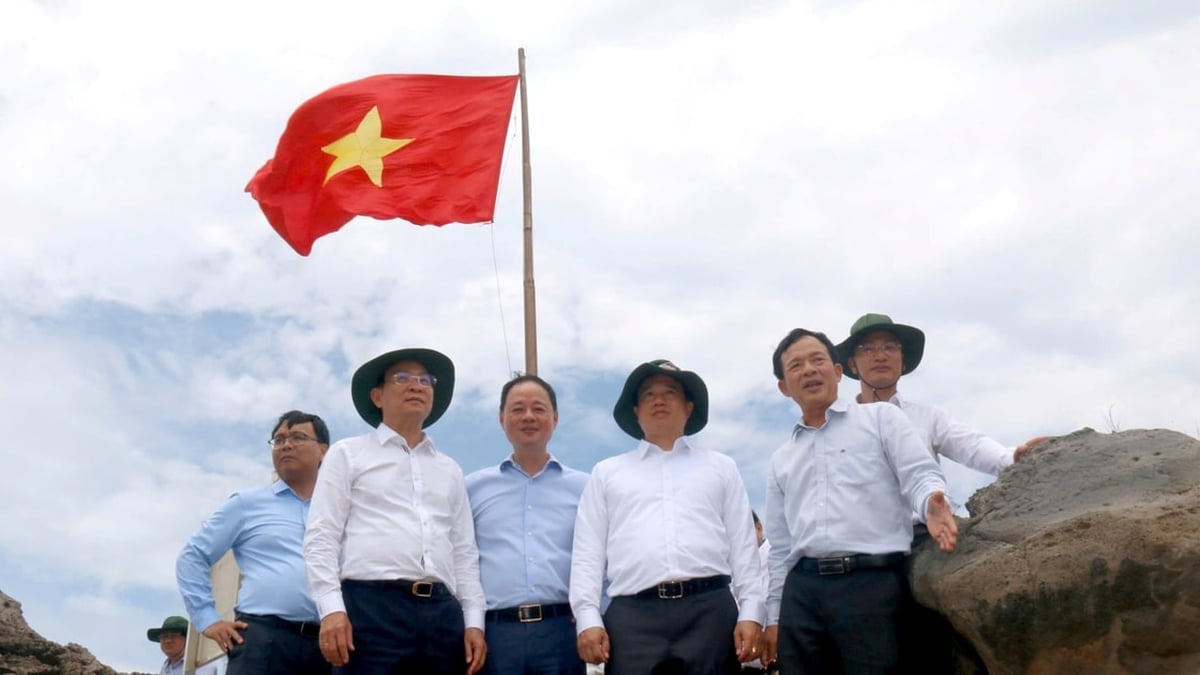 Lam Dong provincial leaders inspect the operation of the apparatus and some key projects in Phu Quy
