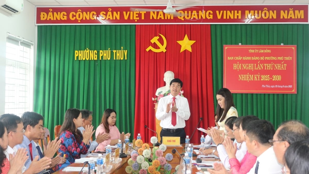 Premier congrès du Comité du Parti du quartier de Phu Thuy, mandat 2025-2030 : Promouvoir les avantages du tourisme, du commerce et des services