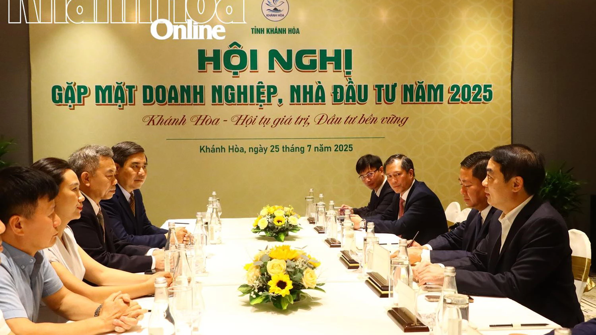 Khanh Hoa ប្តេជ្ញារួមដំណើរជាមួយធុរកិច្ច និងអ្នកវិនិយោគឆ្ពោះទៅគោលដៅនៃកំណើនពីរខ្ទង់