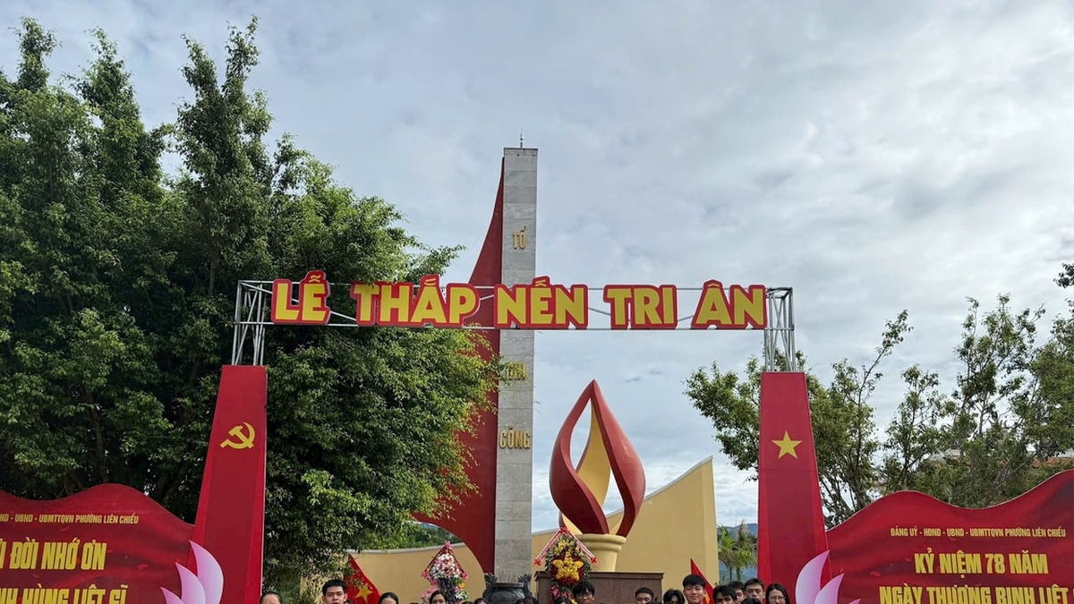 Märtyrer ehren, heldenhafte vietnamesische Mütter besuchen
