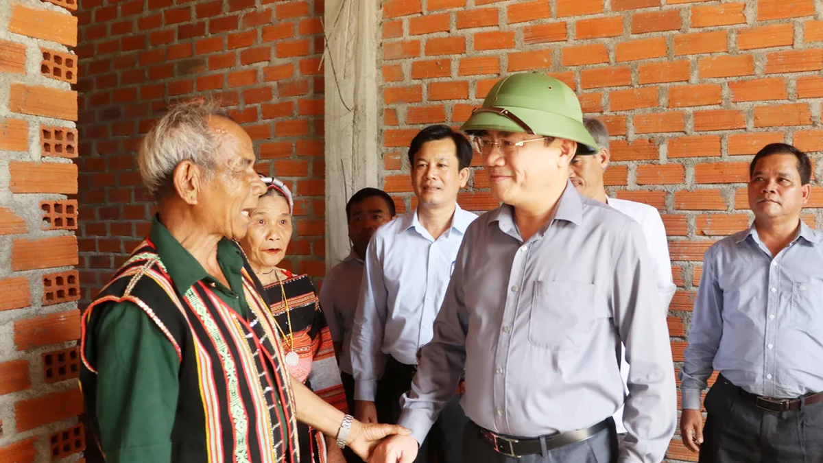 Gia Lai achève la construction et la réparation de 2 451 maisons pour les personnes méritantes