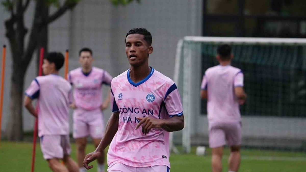 CAHN Club recruits high-class overseas Vietnamese again: Center back Adou Minh has arrived!