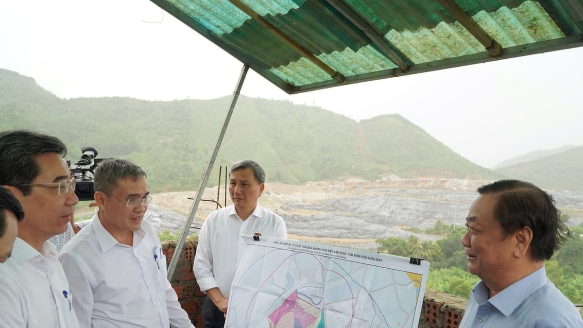 Stellvertretender Vorsitzender der Nationalversammlung, Le Minh Hoan: Da Nang ruft Unternehmen und Touristen aktiv dazu auf, sich am Aufbau einer ökologischen Industrie und am Schutz der Umwelt zu beteiligen.