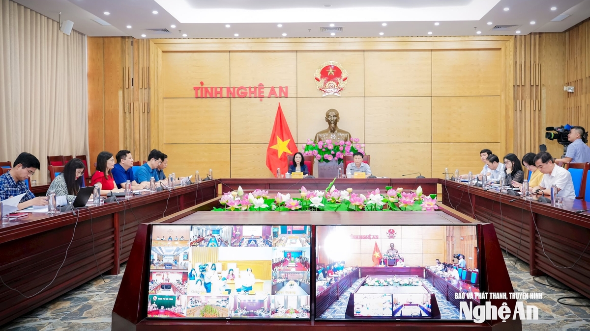 Reviewing preparations for the National Achievements Exhibition on the occasion of the 80th anniversary of National Day