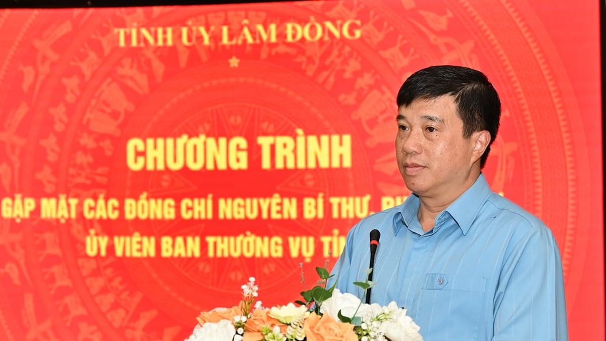 គណៈកម្មាធិការអចិន្ត្រៃយ៍បក្សខេត្ត Lam Dong ជួបជាមួយអតីតថ្នាក់ដឹកនាំខេត្ត