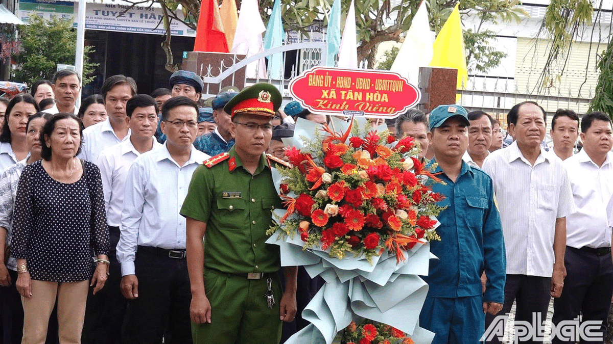 La comuna de Tan Hoa celebró una reunión para celebrar el 78º aniversario del Día de los Inválidos y Mártires de Guerra.