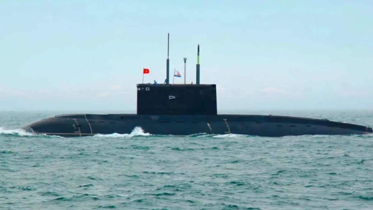 Das U-Boot Kilo 636 wird am Nationalfeiertag, 2. September, auf See paradieren