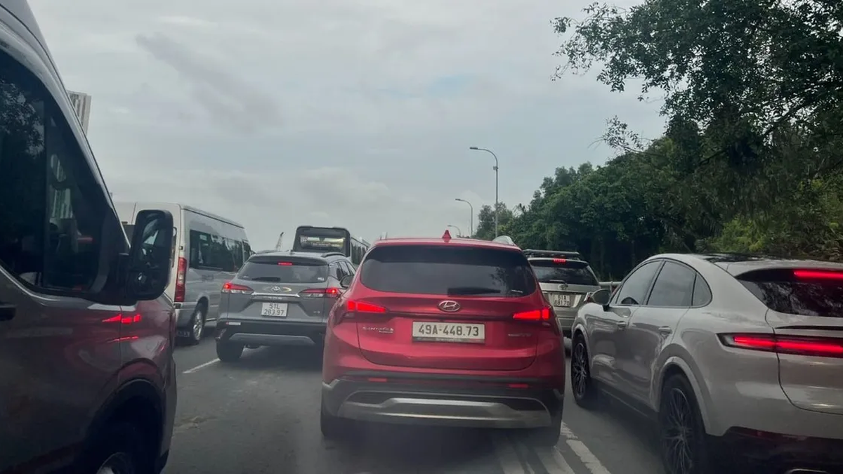 „Fahrzeuge blockieren“ auf der Autobahn Ho-Chi-Minh-Stadt – Long Thanh – Dau Giay, Kreuzungsbereich An Phu ist stark überlastet