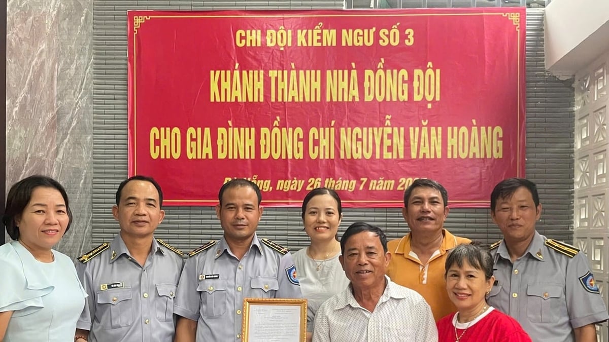 កងអនុសេនាធំគ្រប់គ្រងជលផលលេខ៣ ប្រគល់ផ្ទះសមមិត្ត ជូនកម្មករក្នុងស្ថានភាពលំបាក