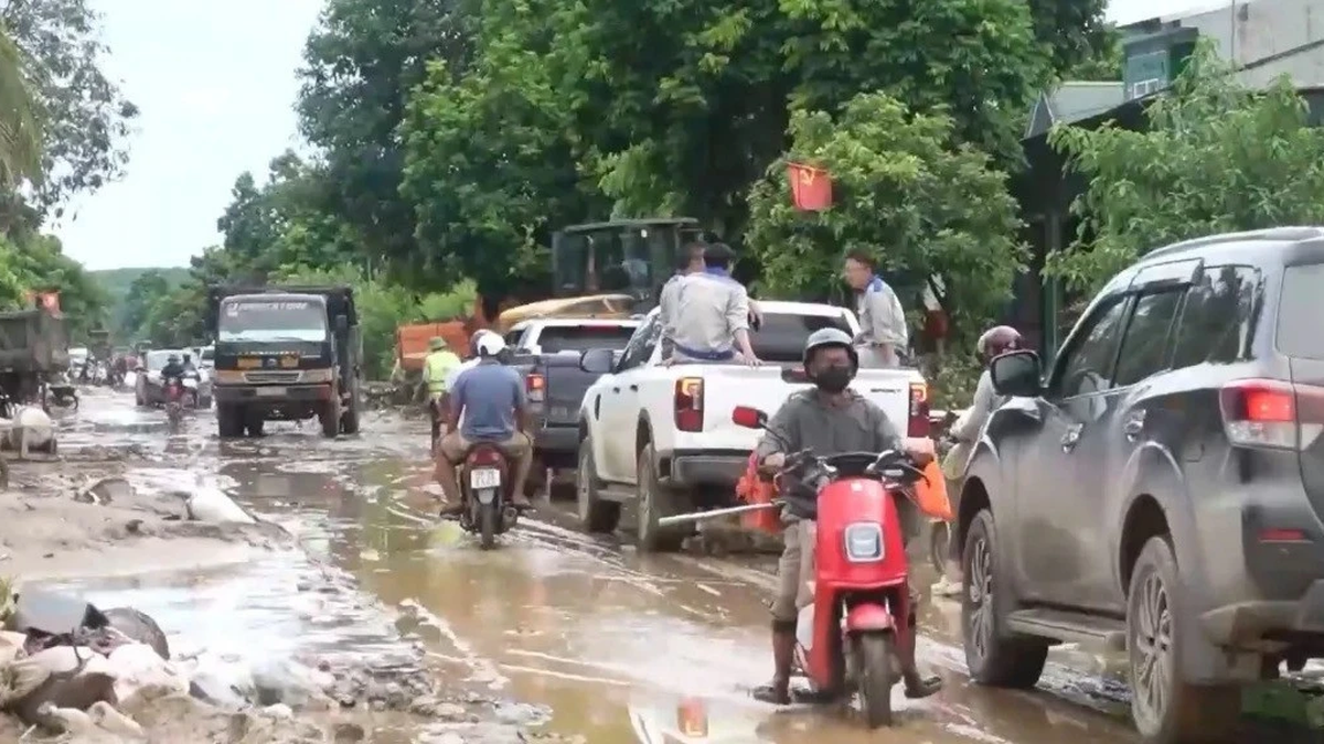 เหงะอานเปิดทางหลวงหมายเลข 7 อีกครั้งหลังจากแยกไปหลายวัน