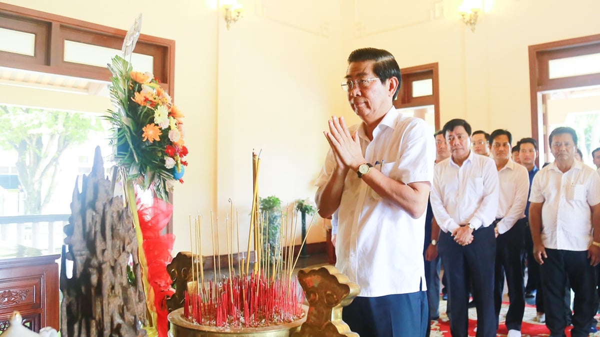 El Comité Central de Asuntos Internos visita al presidente del Consejo de Ministros, Pham Hung, y al primer ministro, Vo Van Kiet