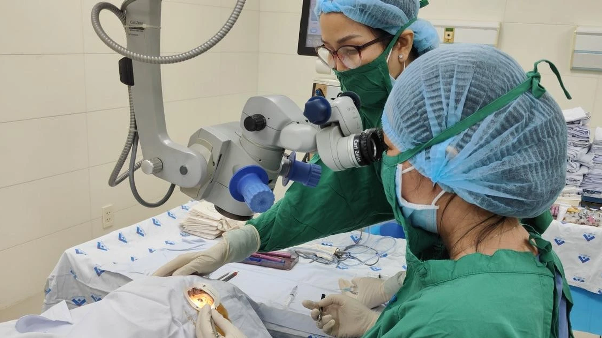 L'hôpital ophtalmologique de Hô-Chi-Minh-Ville propose une chirurgie phacoélastique gratuite aux familles assurées