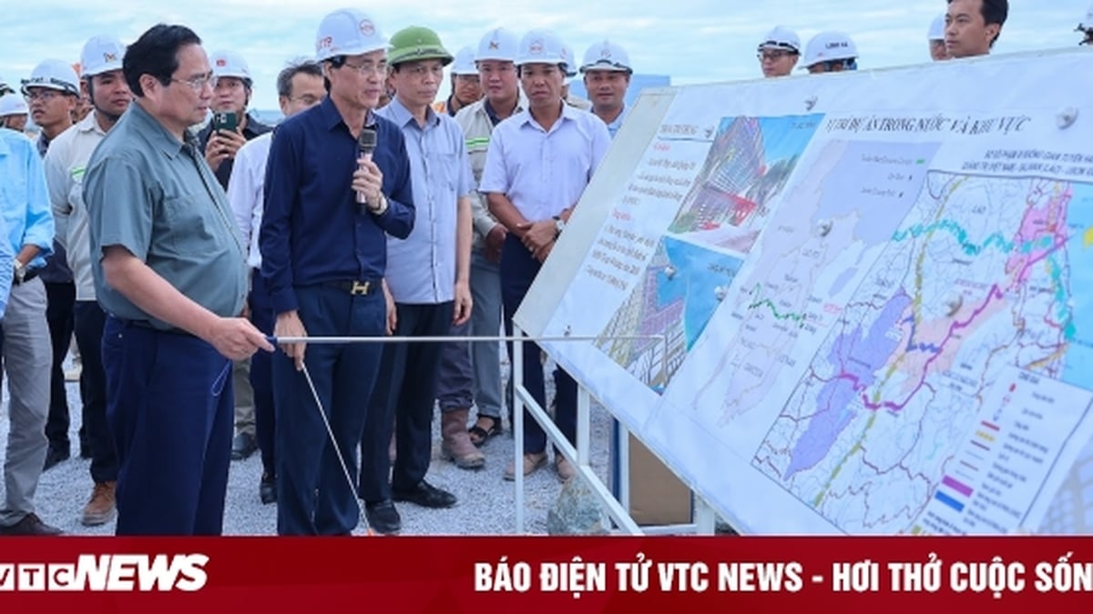 El Primer Ministro inspecciona tres proyectos clave de autopistas, aeropuertos y puertos marítimos en Quang Tri