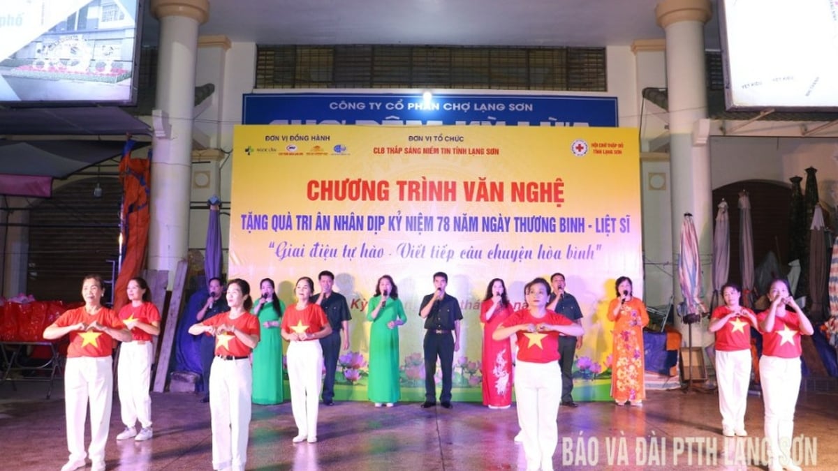 The Light Up Faith Club organized a performance and gave gifts of gratitude on the occasion of the 78th Anniversary of War Invalids and Martyrs Day.