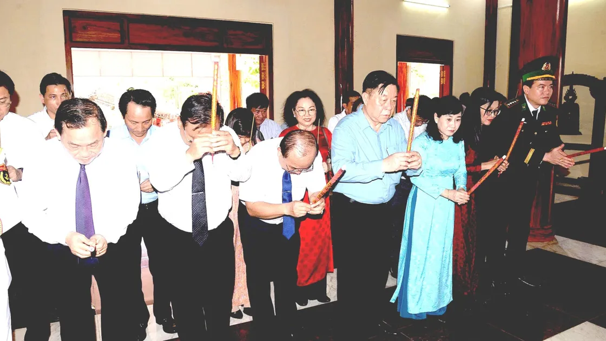 សមមិត្ត Nguyen Trong Nghia ចូលរួមពិធីរំលឹកខួបលើកទី 78 នៃទិវាយុទ្ធជនពិការ និងទុក្ករបុគ្គលនៅ Dong Thap