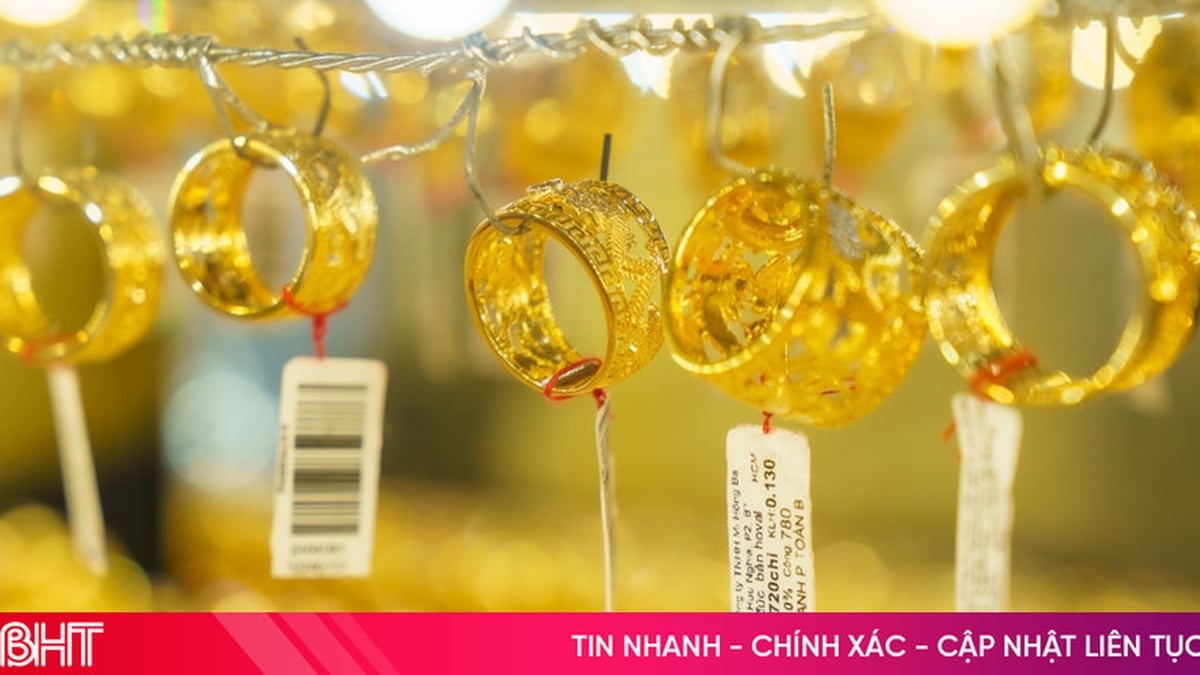 Gold price today 7/27: Sharp decrease across the board