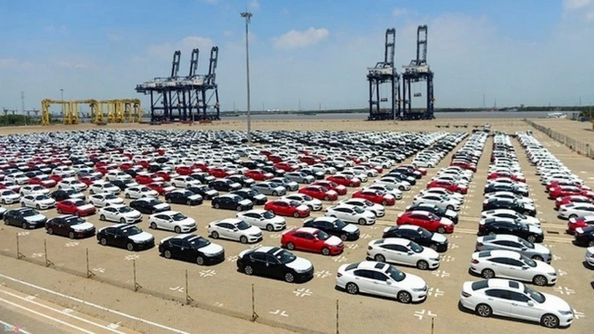 Foreign cars imported to Vietnam increase sharply