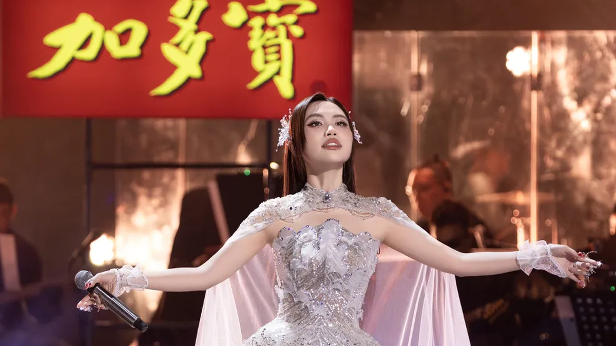 Stopping in the Top 3 of “Sing!Asia”, Phuong My Chi and DTAP spread Vietnamese culture