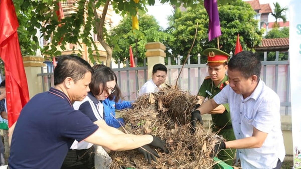 เทศบาลเมืองเยนลาง จัดการขยะนับสิบตันในวันทำความสะอาดสิ่งแวดล้อมทั่วไป