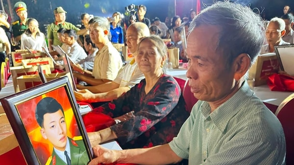 ពេលវេលាដ៏រំជួលចិត្តនៃការ "ជួប" ទុក្ករបុគ្គលម្តងទៀត