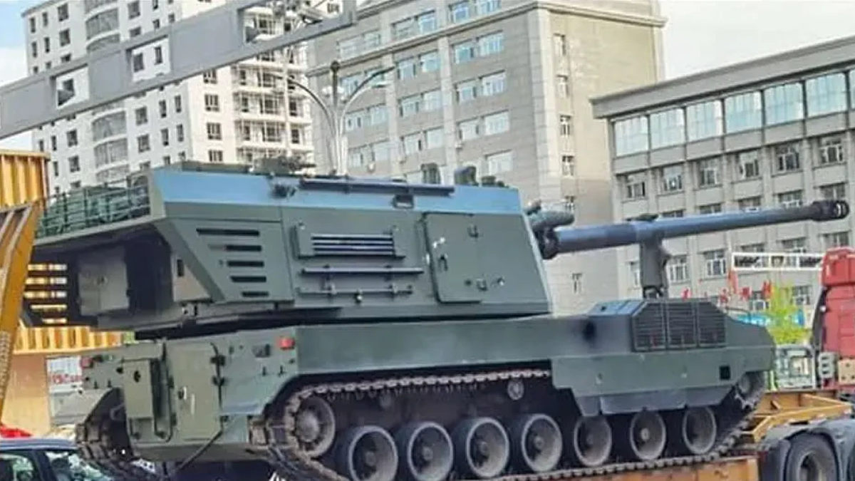 China prueba un nuevo cañón autopropulsado que solo necesita dos personas para operarlo