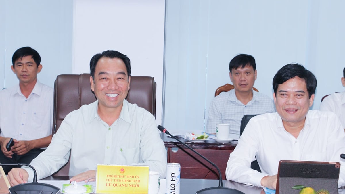 ប្រធានគណៈកម្មាធិការប្រជាជនខេត្ត - Lu Quang Ngoi៖ Vinh Long កំពុងផ្លាស់ប្តូរឧស្សាហកម្មដូងទៅរកភាពទំនើប ដោយអំពាវនាវឱ្យមានការវិនិយោគអាជីវកម្ម