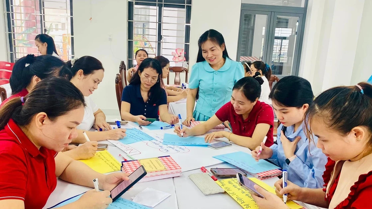 Universal preschool education for 3-5 year old children: What is the solution to the problem of human and material resources?