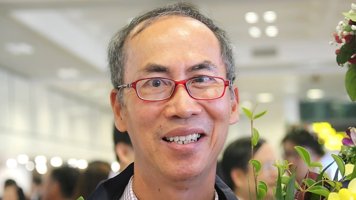 Dr. Le Ba Khanh Trinh officially retired after nearly 40 years of teaching.